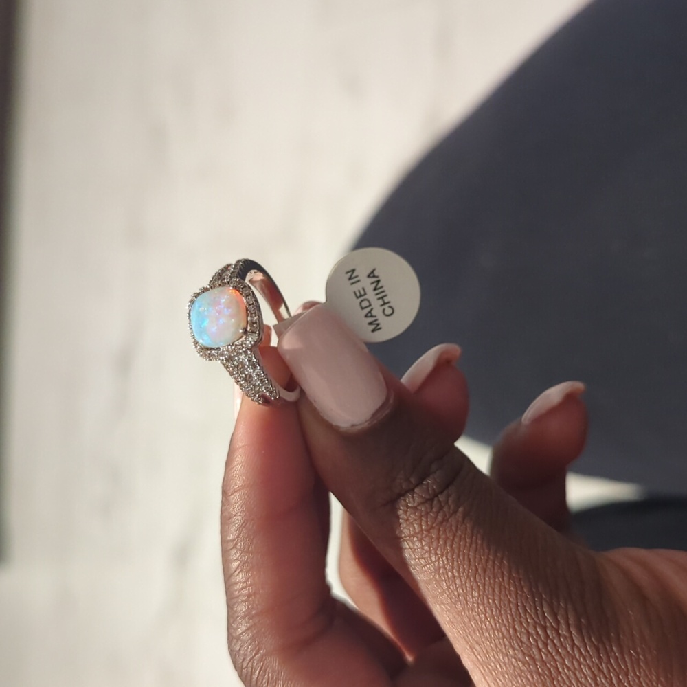 Opal style ring